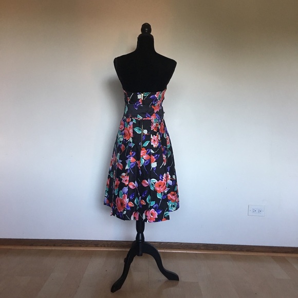 Express strapless especial occasion dress - Picture 3 of 4